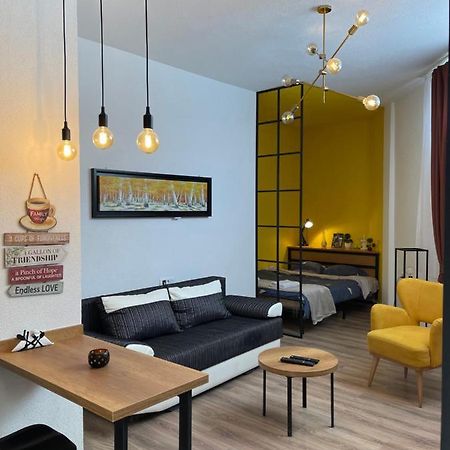 Ora-Prn, Studio Apartment In The City Centre Prishtinë Luaran gambar