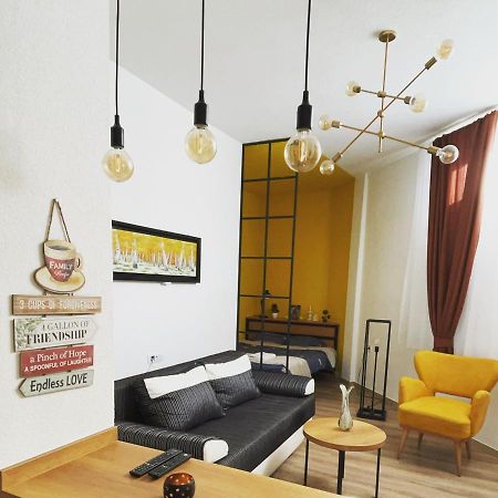 Ora-Prn, Studio Apartment In The City Centre Prishtinë Luaran gambar