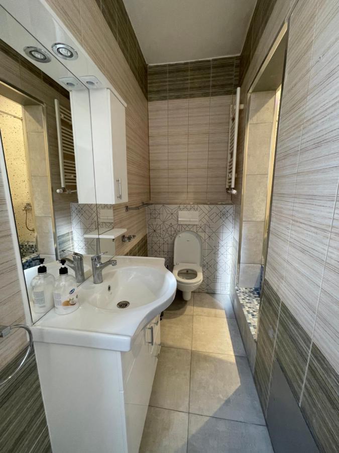 Ora-Prn, Studio Apartment In The City Centre Prishtinë Luaran gambar