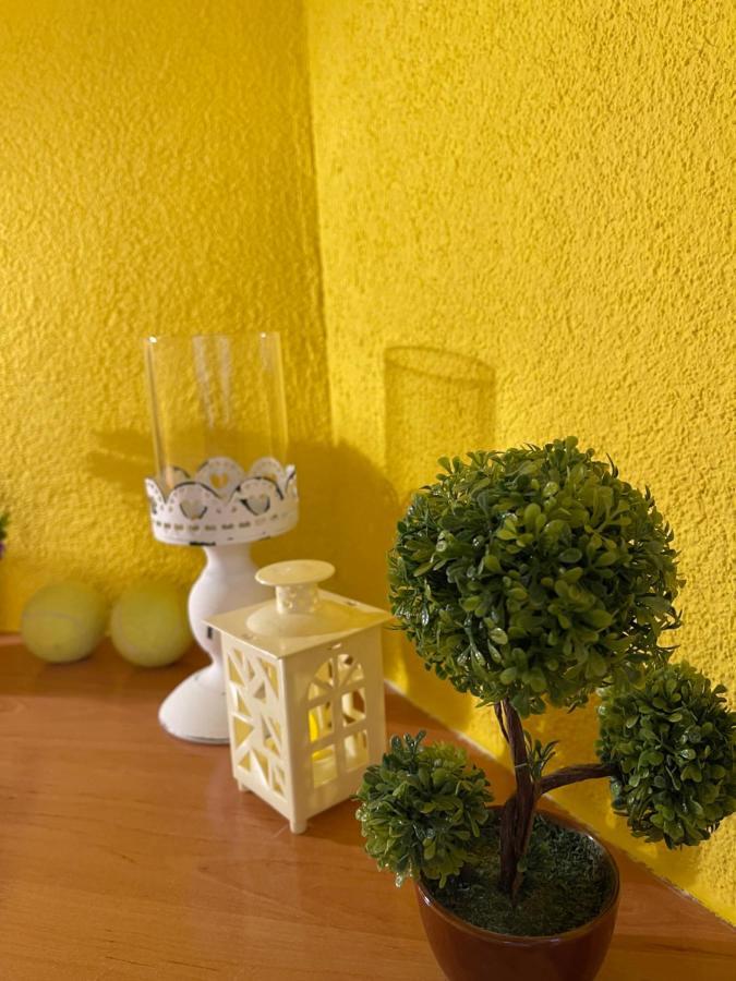 Ora-Prn, Studio Apartment In The City Centre Prishtinë Luaran gambar